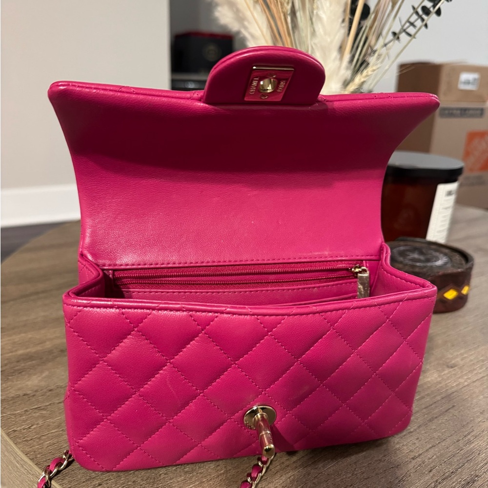 Chanel Pink Quilted Crossbody Bag with Gold Hardware - Picture 8 of 9